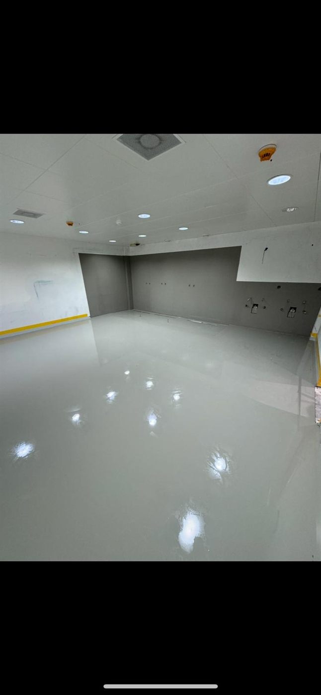 Fugenloser Designbelag in Weiss